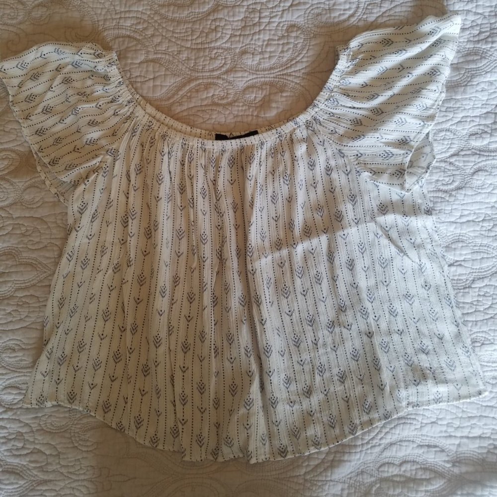 Forever 21 Off the Shoulder Summer/Spring Top